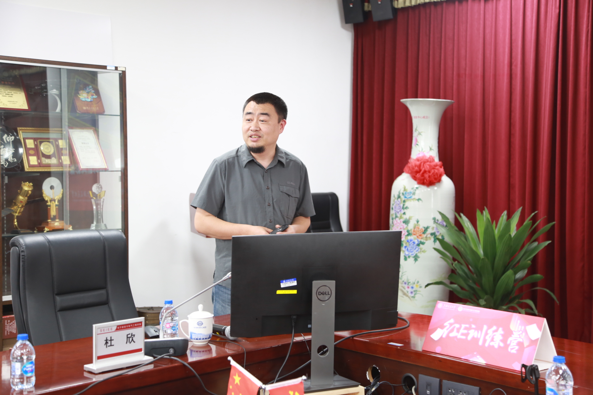 20230526红E训练营主讲人.jpg 20230526红E训练营主讲人.JPG