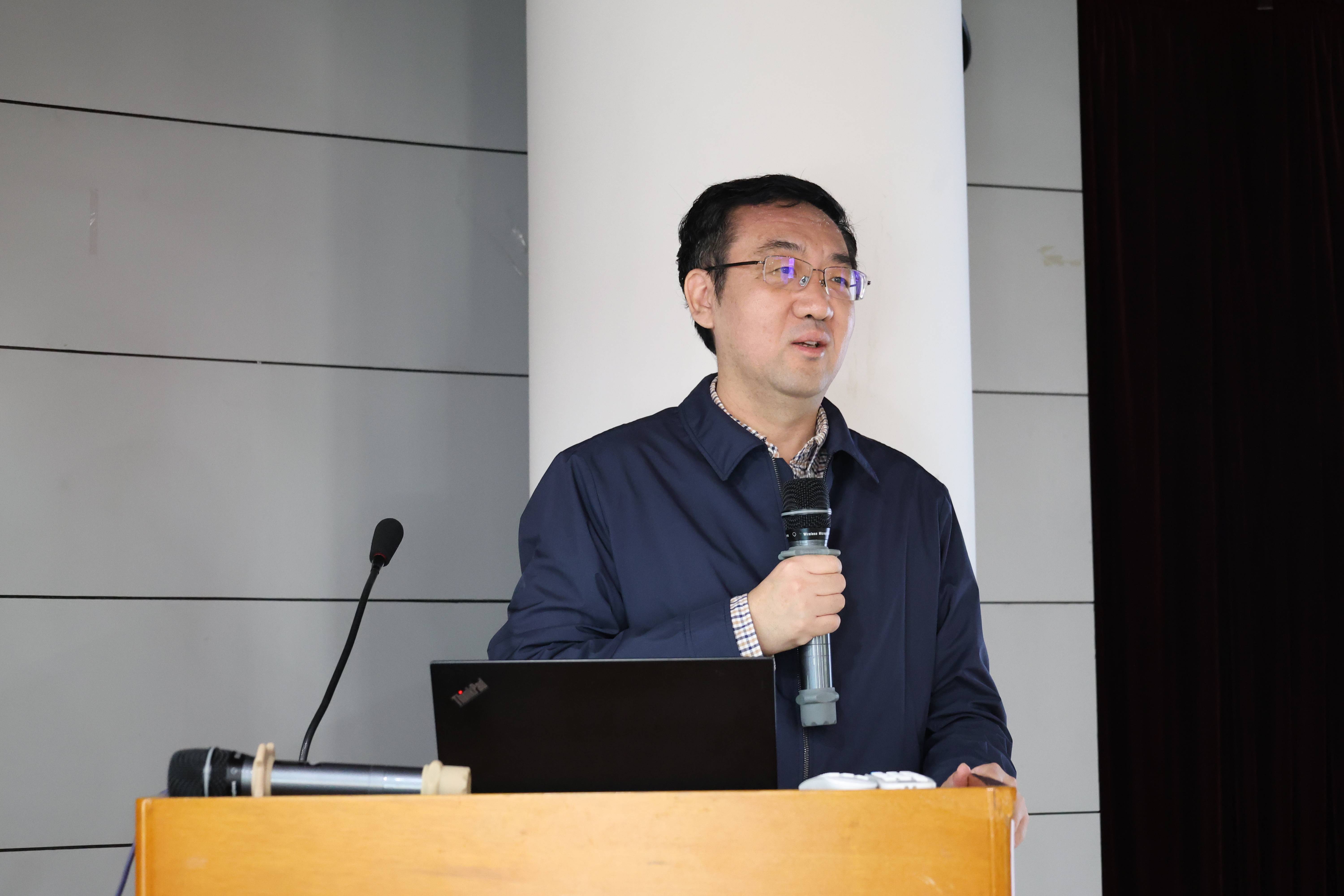 图3-上海交通大学自动化系主任杨博致辞.jpg